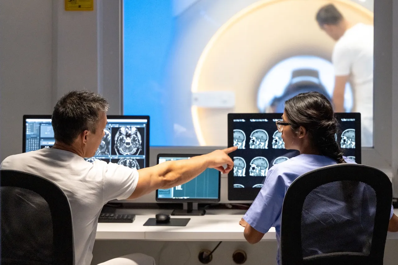 Two doctors analyse the test results on the monitors