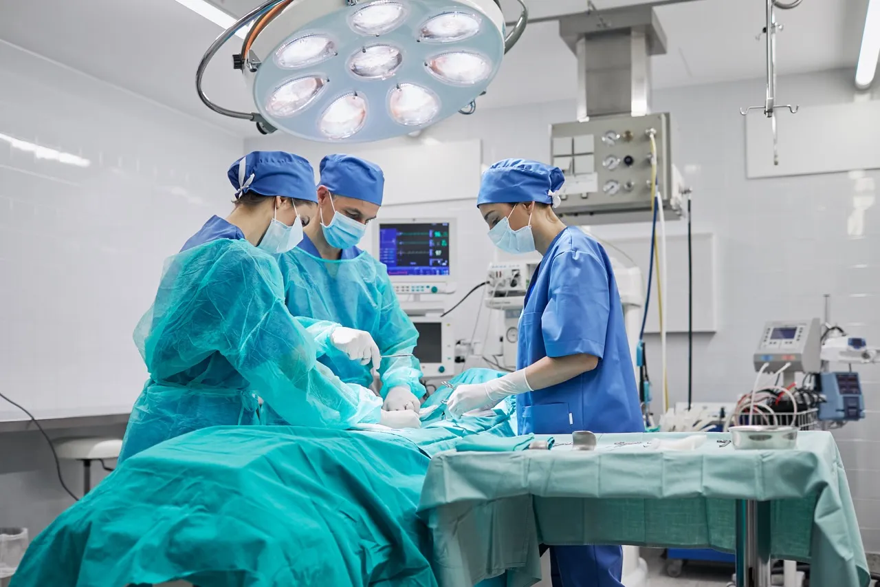 3 doctors perform surgeries
